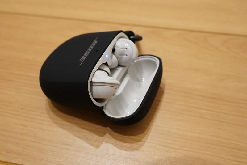 BOSE ワイヤレスイヤホン ホワイト 充電ケース付き BOSE ワイヤレス