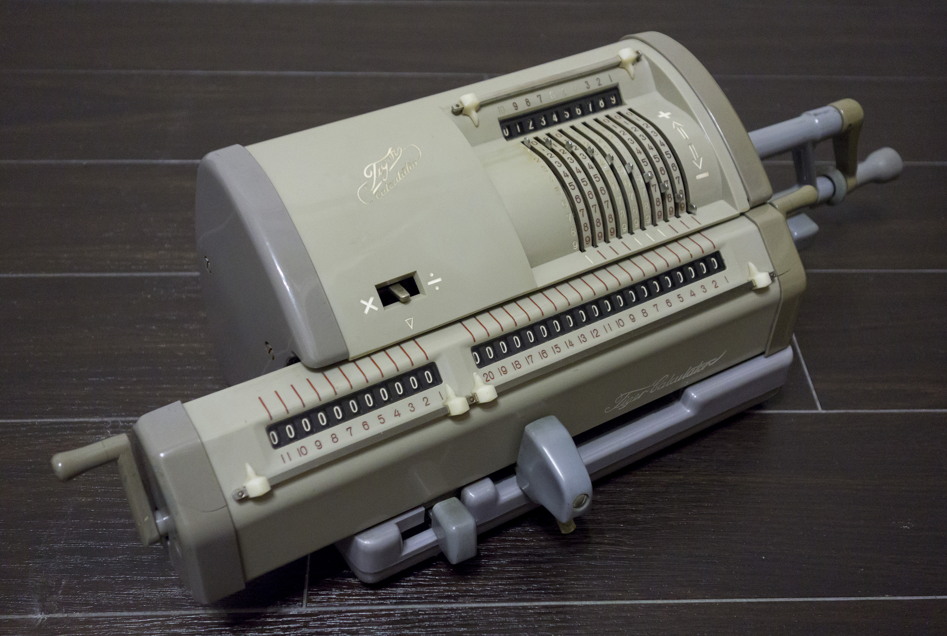 タイガー計算器 機械式計算器 外箱付き タイガー計算器機械式計算