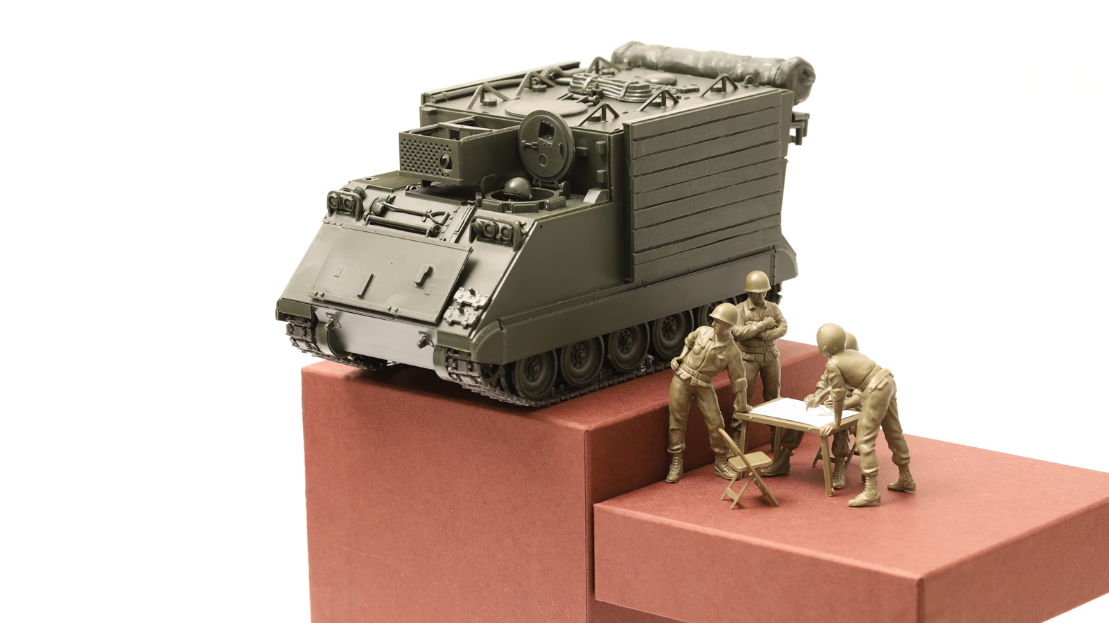 帰宅後のリラックスタイム。タミヤ 1/35 コマンドポストを組み立てて癒