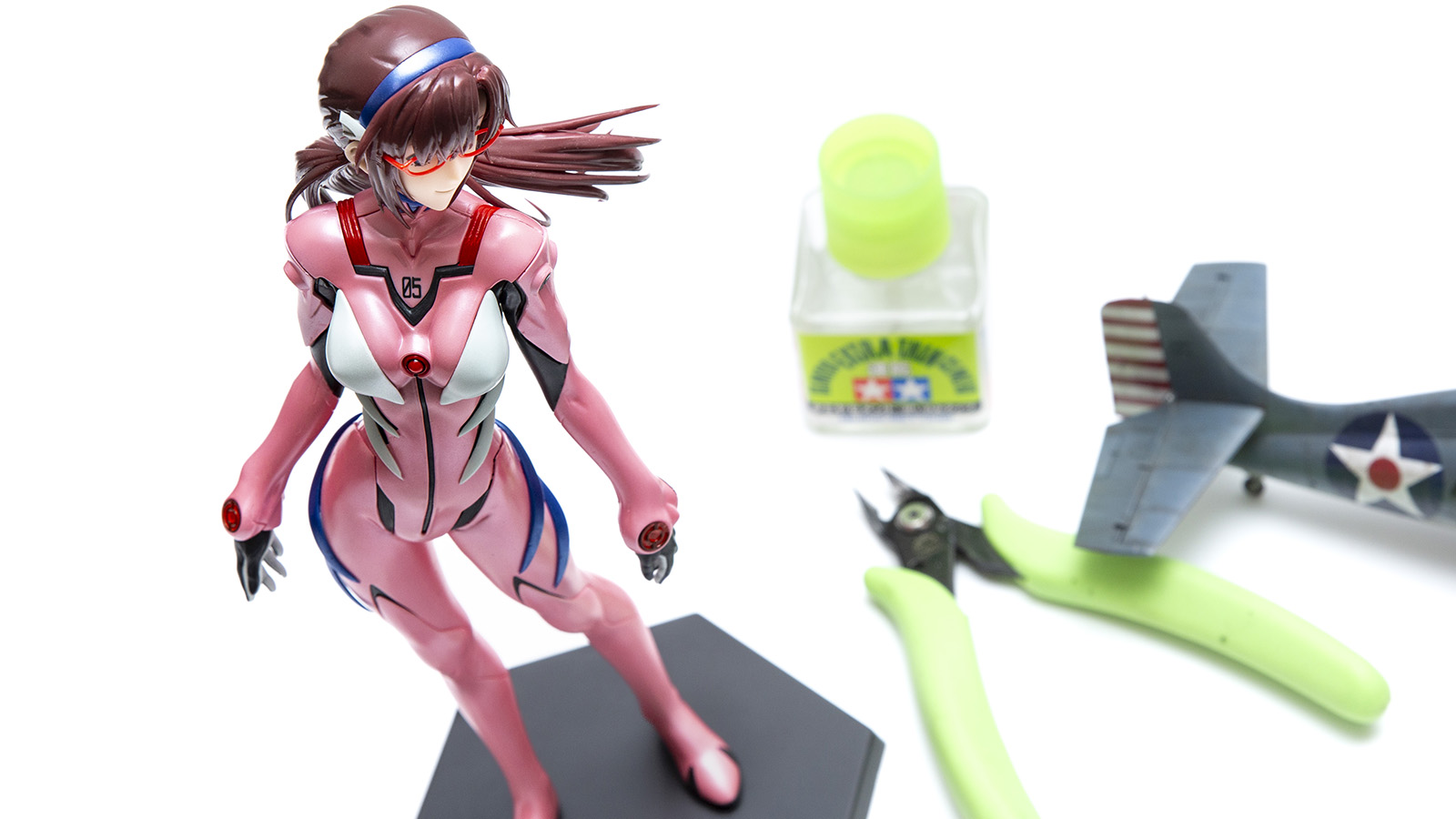 組んで塗ってなぞる、しなやかな曲線美PLAMAX 真希波・マリ・イラスト