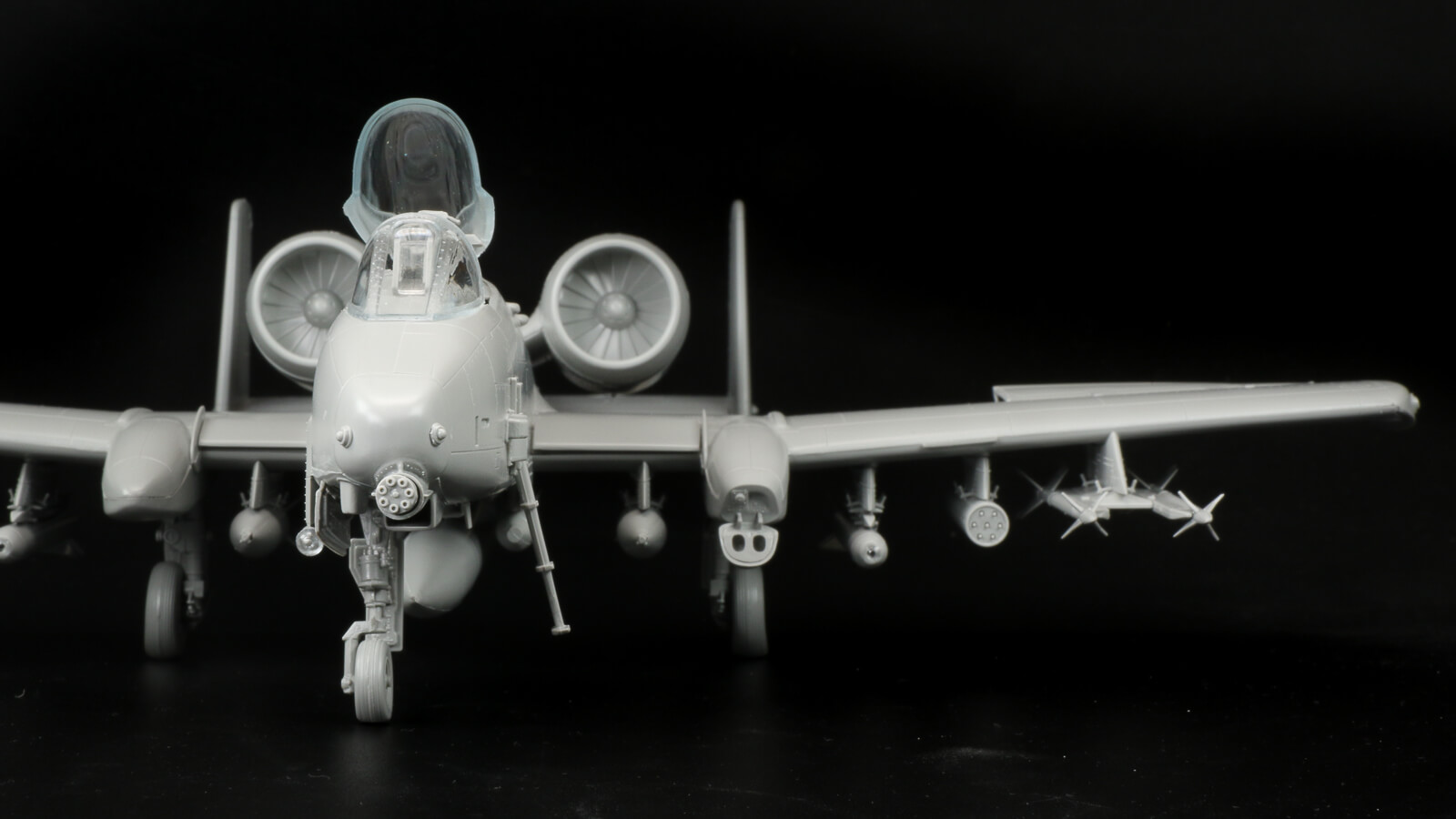 タミヤ（イタレリ）1/72「A-10サンダーボルト」完成品 でっかいサイズ