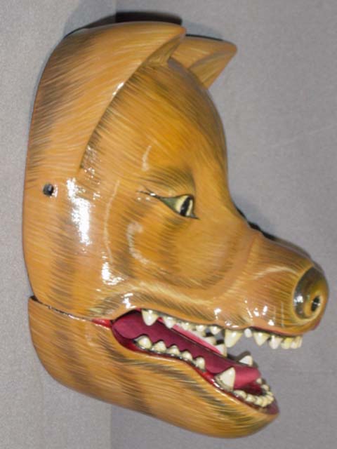 木製犬面 能面 伝統的装飾付き 狐 木製犬面 能面 伝統的装飾付き 狐