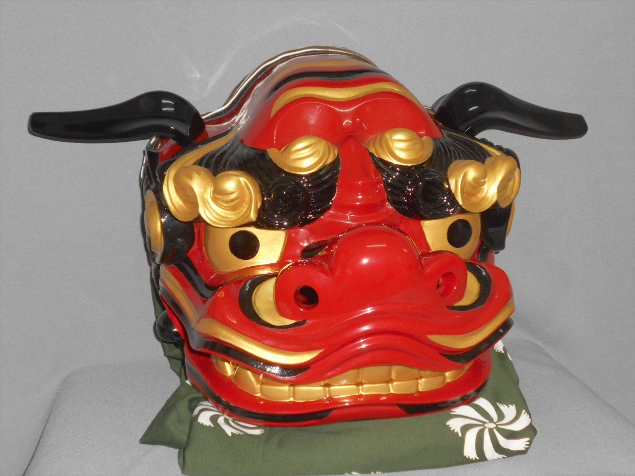 鼻煙壺 二色被せ（多色套料）獅子 鼻煙壺 二色被せ（多色套料）獅子