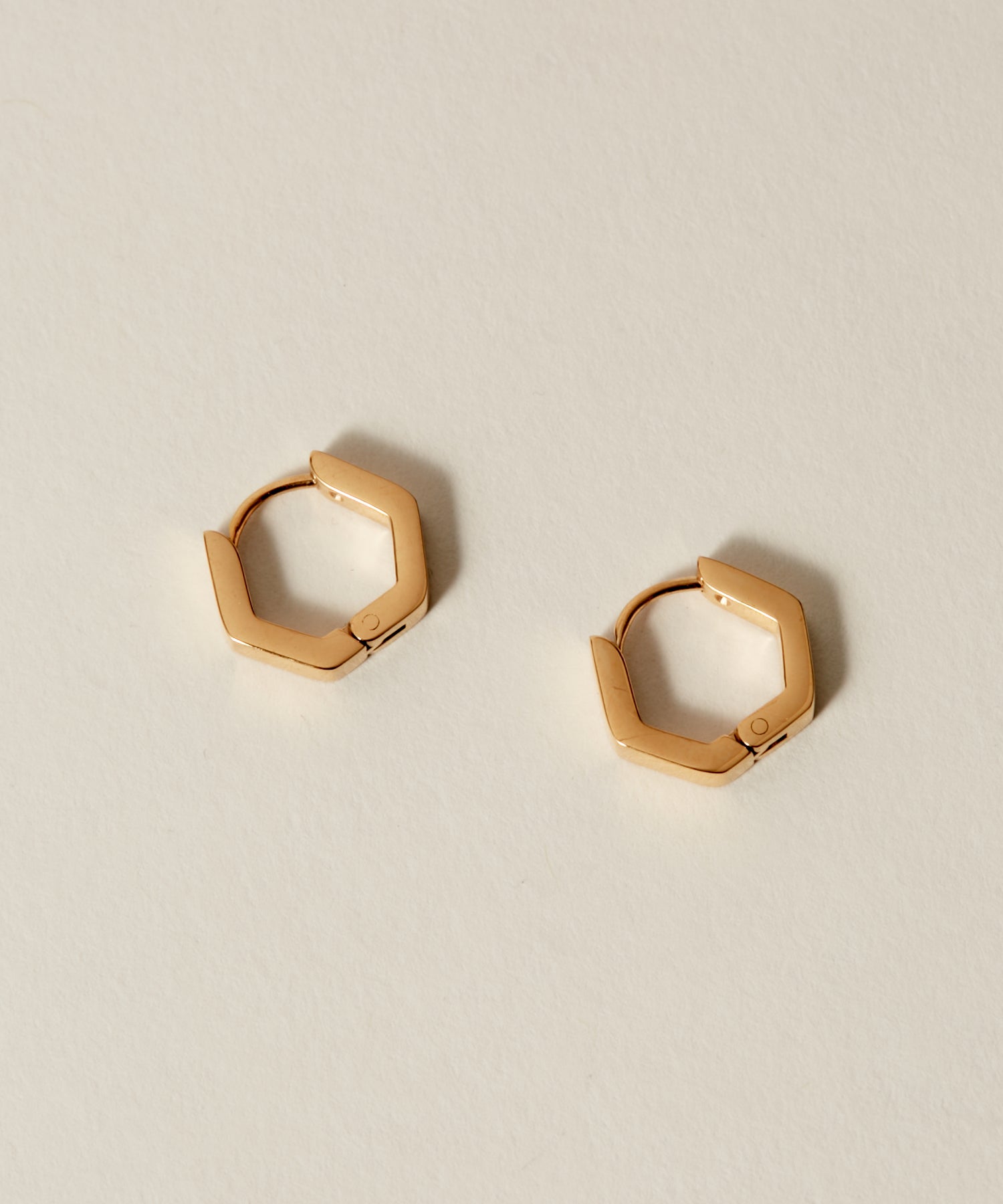 Hinged Hexagon Hoop Pierce［Stainless］ | 大人の毎日使えるピアス