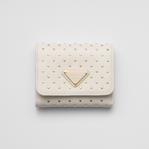 年内最後のラッキーデーに！ プラダ“日本限定”ホワイトレザー×ゴールド