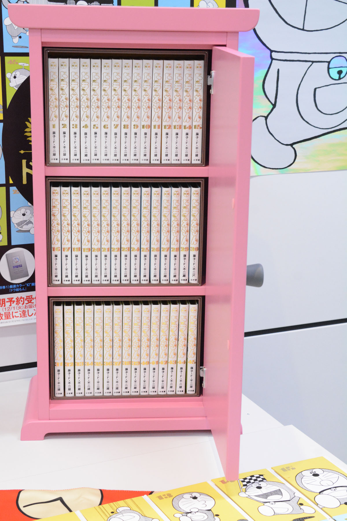 豪華愛蔵版 100年ドラえもん カリモク どこでもドア本棚 1 人 で