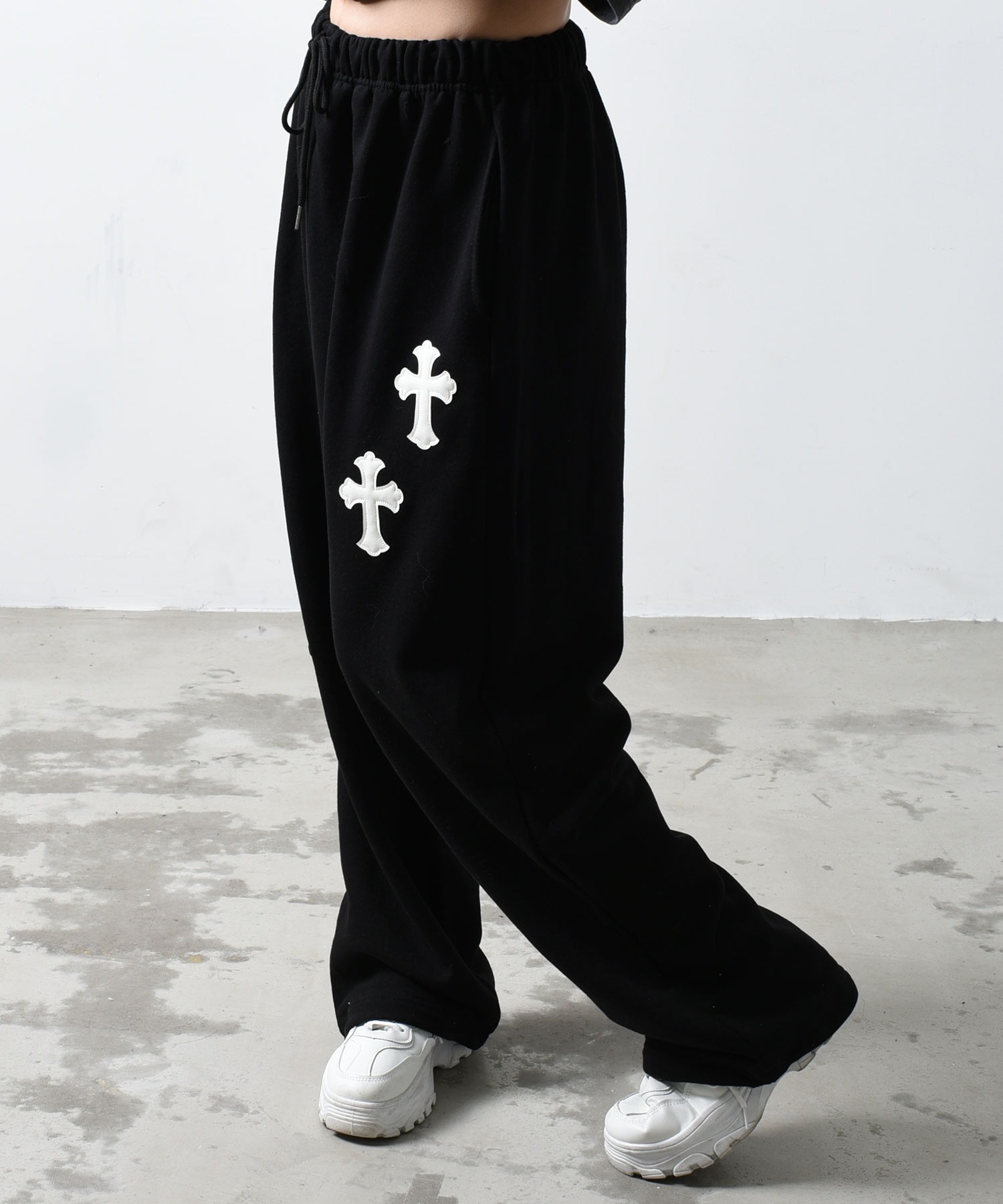 A'GEM/9 × .kom 『.kom/ドットケーオーエム』クロスパッチスウェット