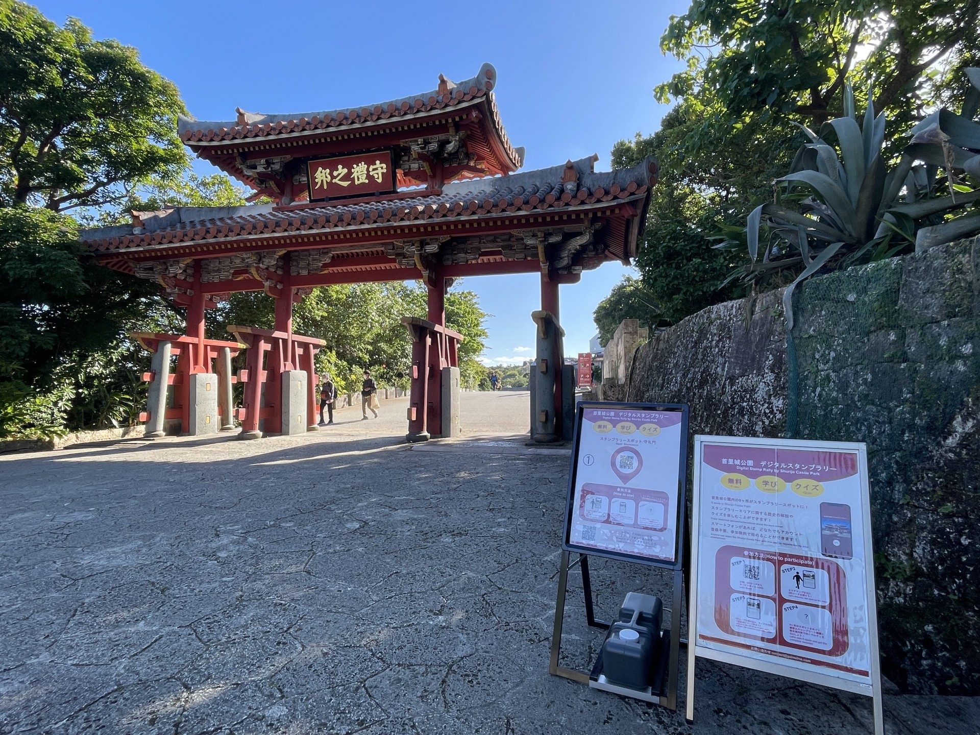 写真パネル貼り 首里城(部分) 写真パネル貼り 首里城(部分) 写真パネル