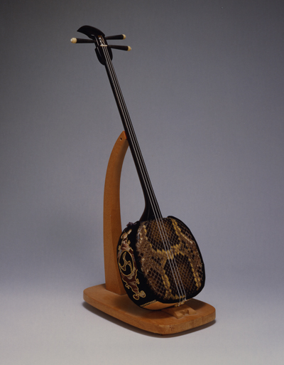 沖縄三線 三線 久場の骨型 シーサー柄 「弾く・見る・飾る」 沖縄三線