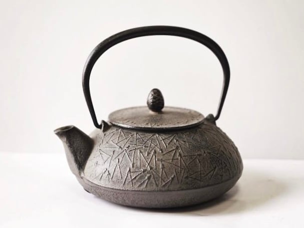 吉祥文様の意味で楽しむ南部鉄瓶の選び方 – 1848年創業 南部鉄器工房 及富