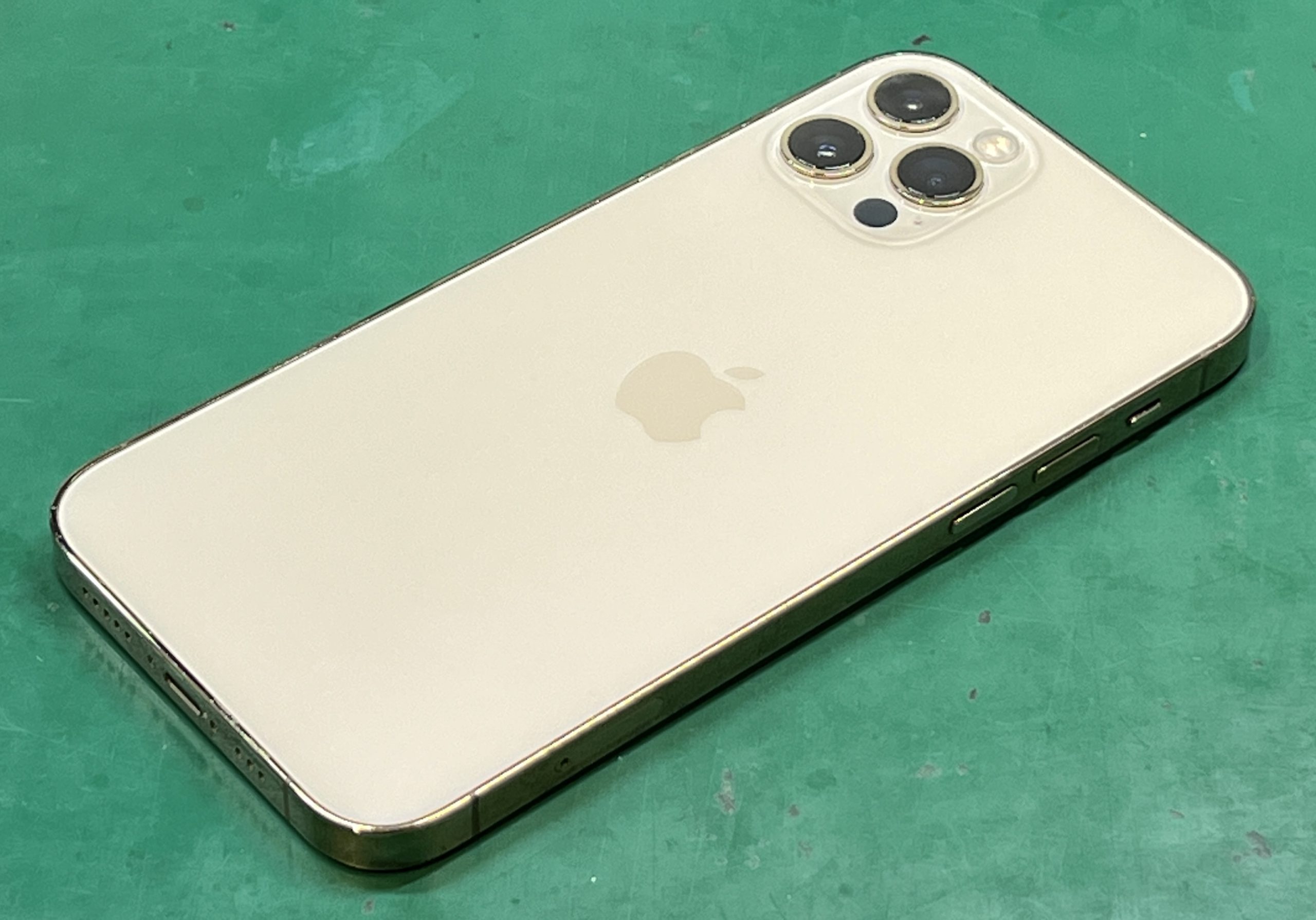 iphone13 ホワイト背面ガラス割れsimフリー