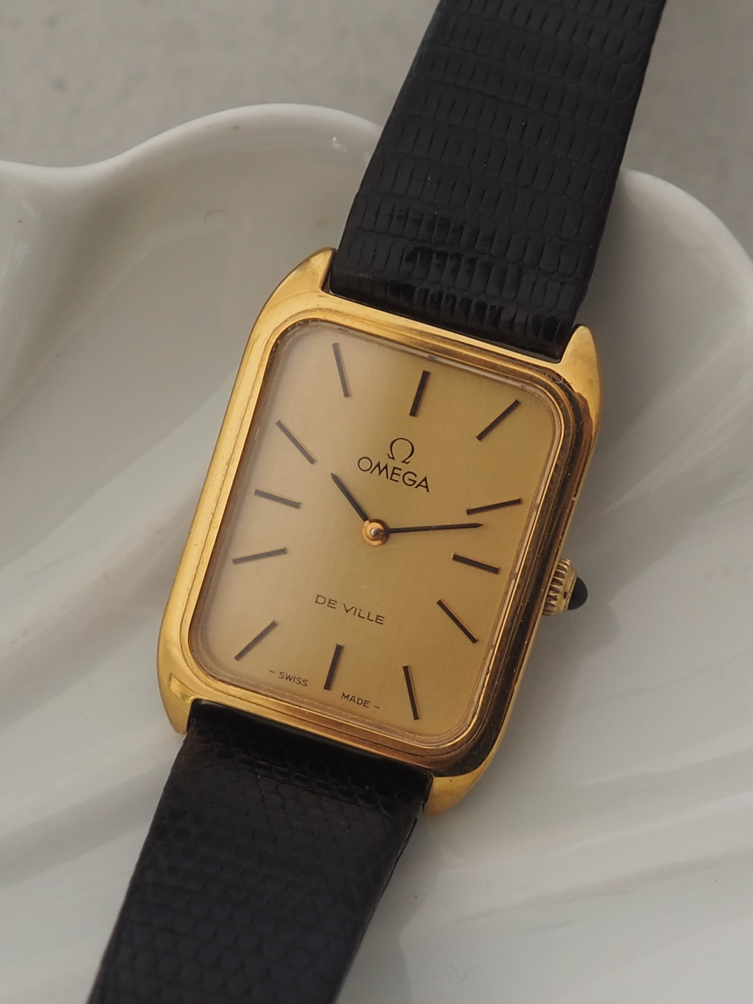 OMEGA ゴールド デビル スクエア アナログ美品 本日限定28,000円が