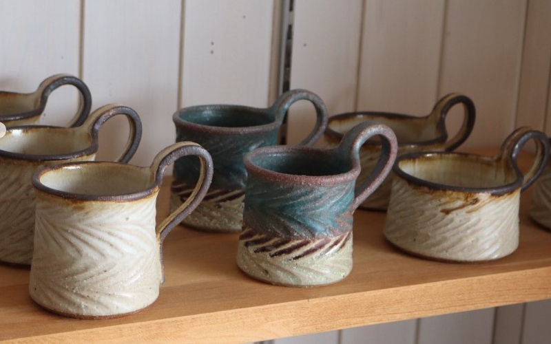 信楽焼 青緑とクリーム色の陶器マグカップ 藤原純 藤原純 – nokaze｜陶器、