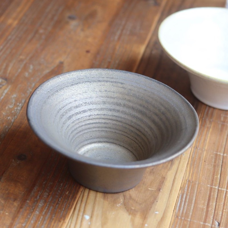 石渡磨美 どんぐり6号土鍋 黒錆 - 作家ものの器と生活雑貨 on-la-cru