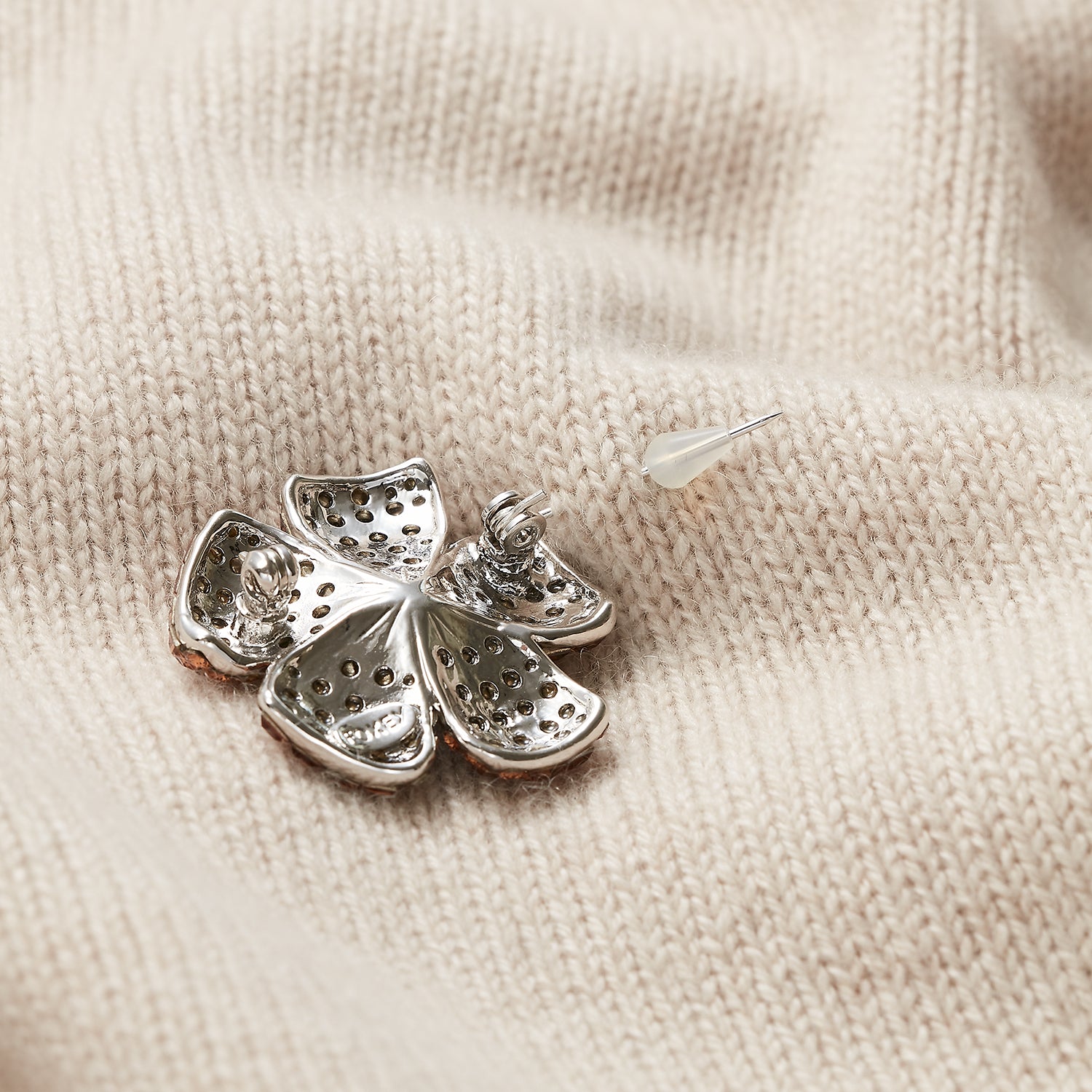 FOXEY フォクシー ブローチ フラワー ラインストーン FOXEY FOXEY お花