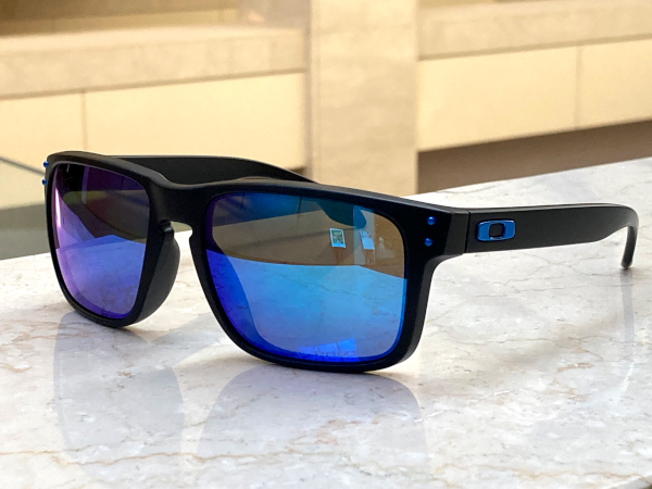 Oakley スポーツサングラス 青色レンズ オークリーのサングラス】快適