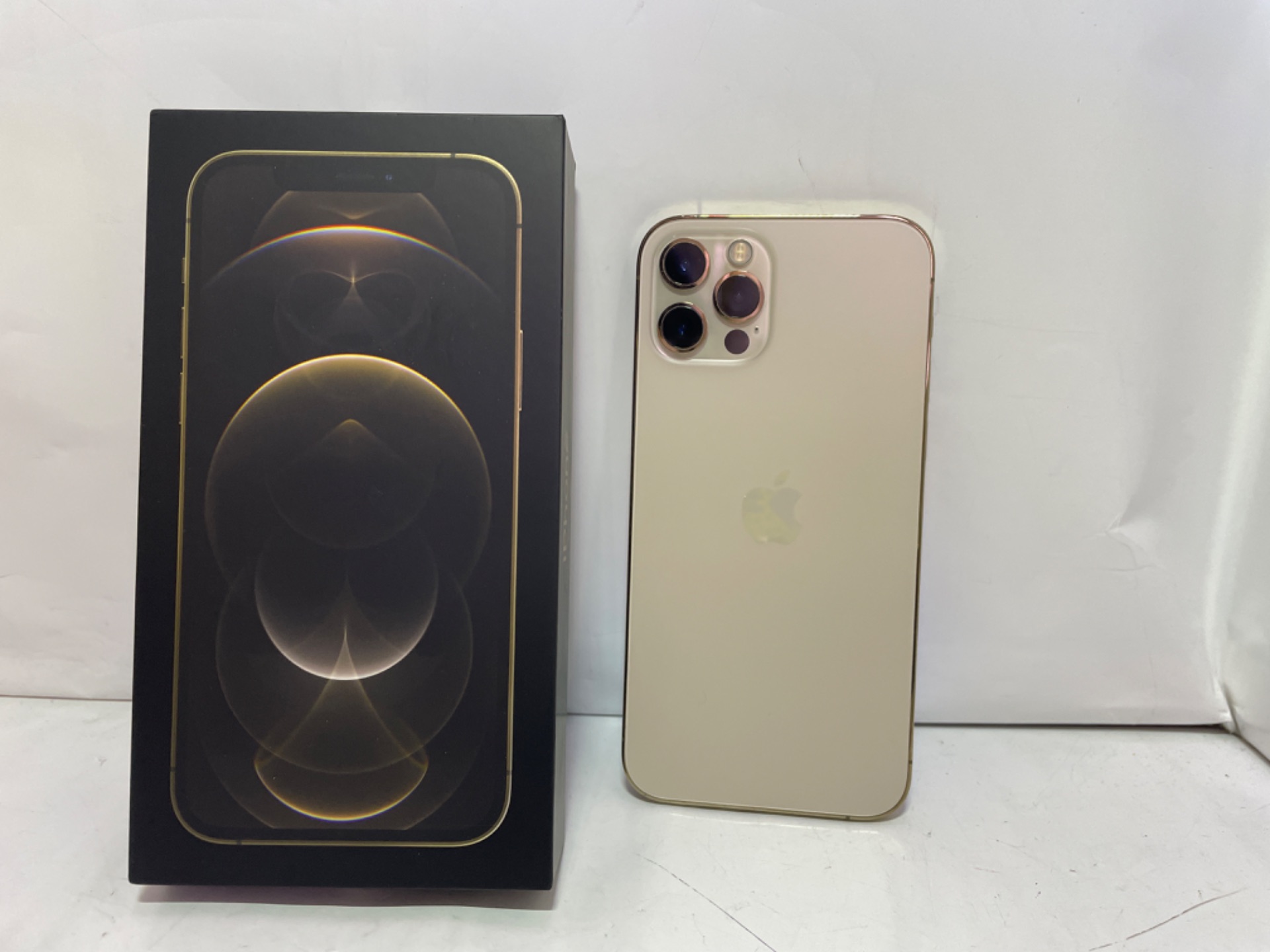 V*P様 コレクション Apple iPhone 12 Pro ゴールド Amazon.com: Apple