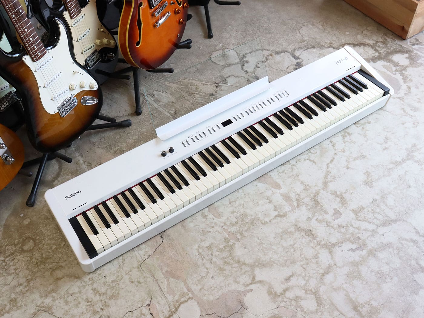 Roland F-120-WH 13製 電子ピアノ ホワイト 電子ピアノ Roland F-120