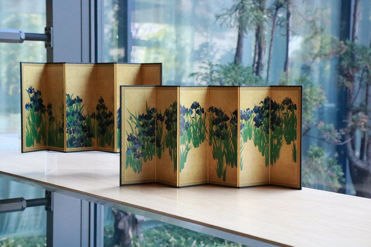 お待たせしました。「燕子花図」のミニ屏風が、苦節10年(?)最新の高