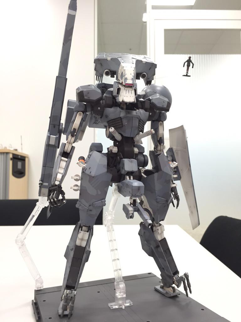 二つの究極サヘラントロプス。上は先日紹介した千値練さんの塗装済み