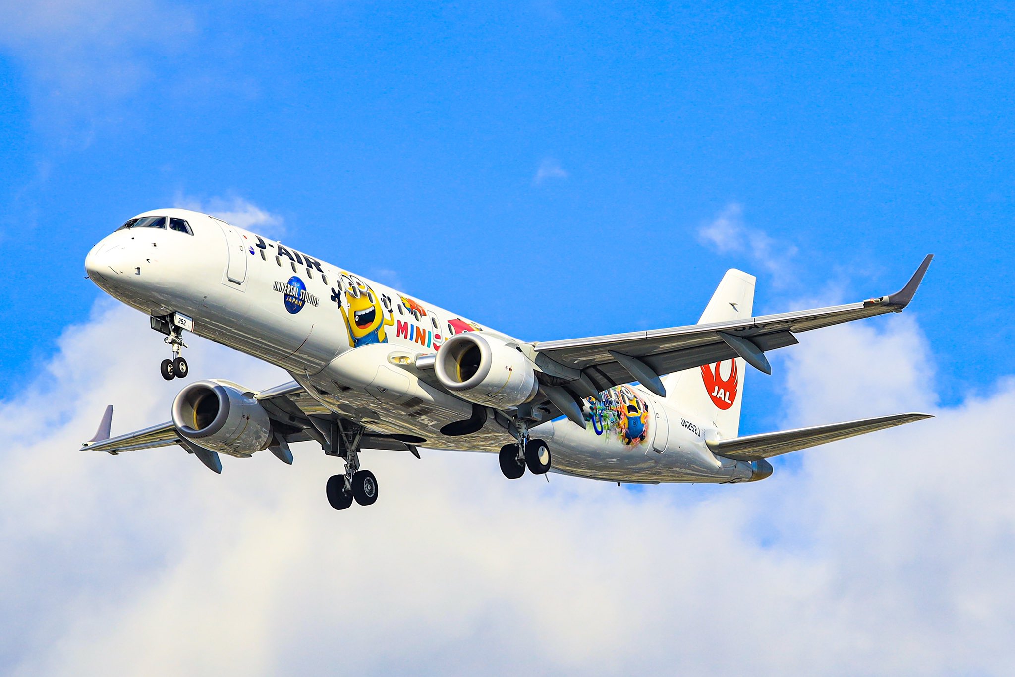 JAL(J-air) エンブラエル190 ミニオンジェット JA248J ミニオン