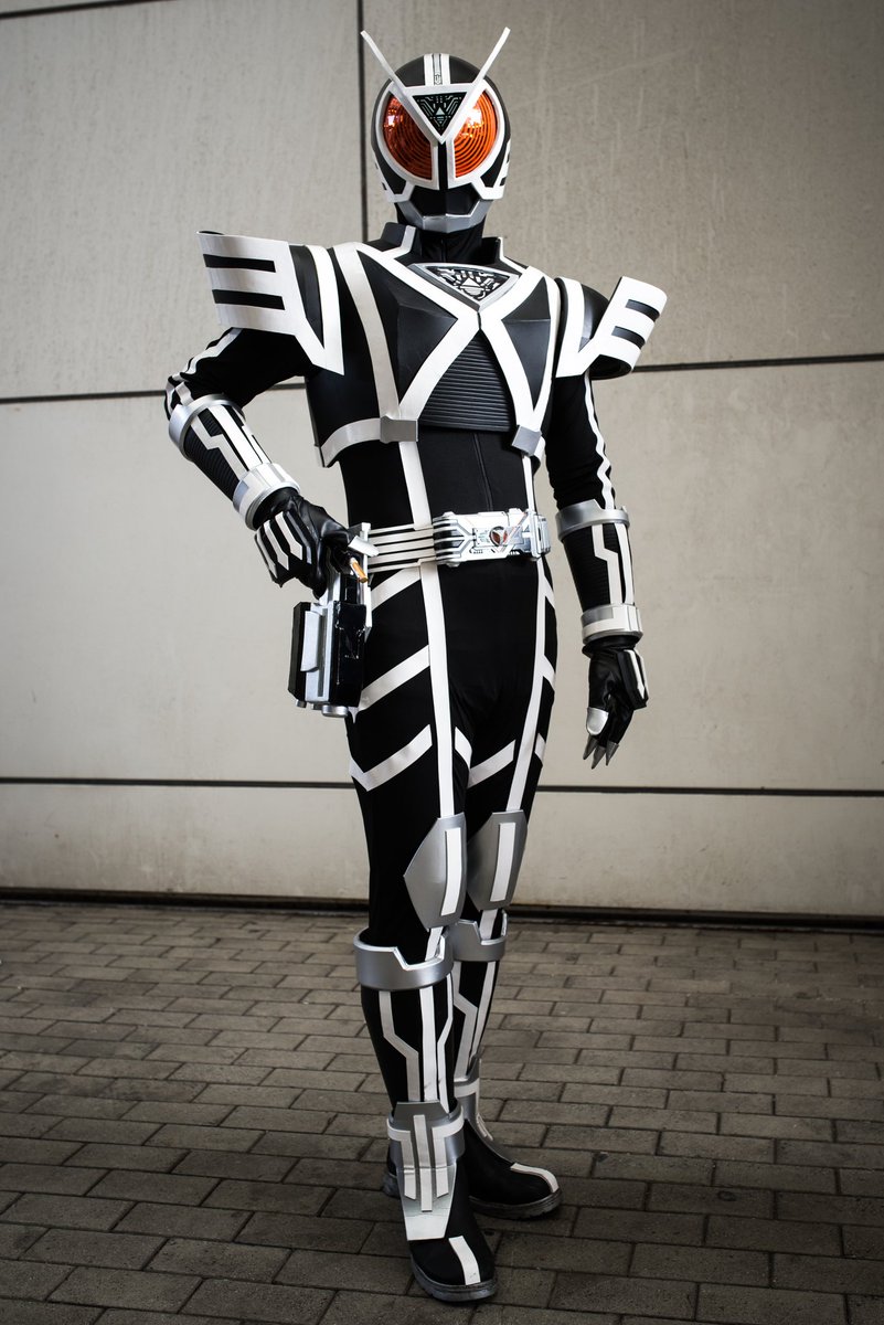 仮面ライダーカルミラ マスク 大人着用可能 特撮コスプレ用 Amazon.co