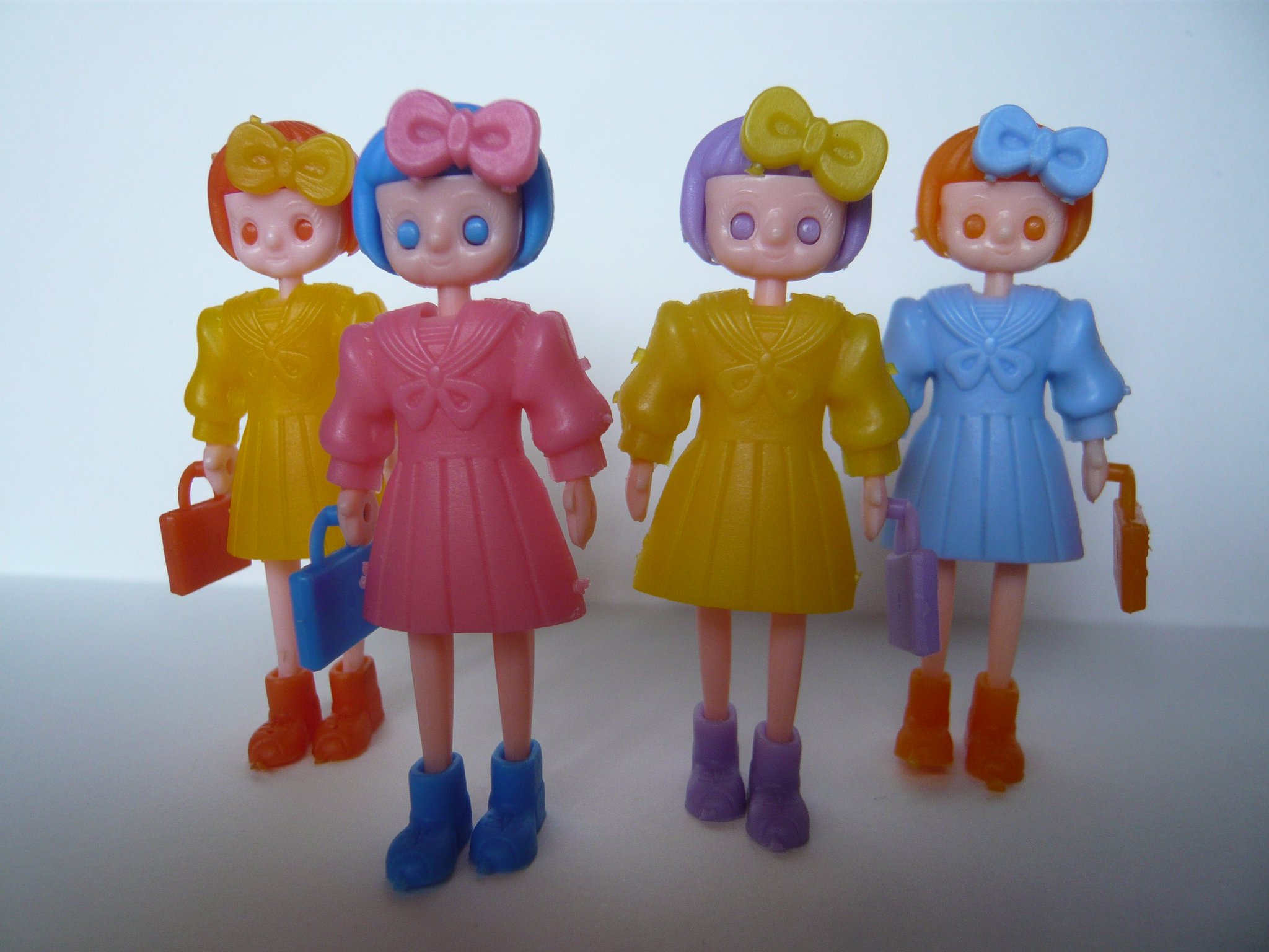 グリコおまけ 昭和 レトロ パピーちゃん(バレーボールウェア スケート