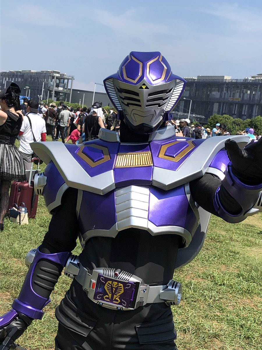 仮面ライダー王蛇 ヘルメット 大人用 着用可能 コスプレ 仮面ライダー