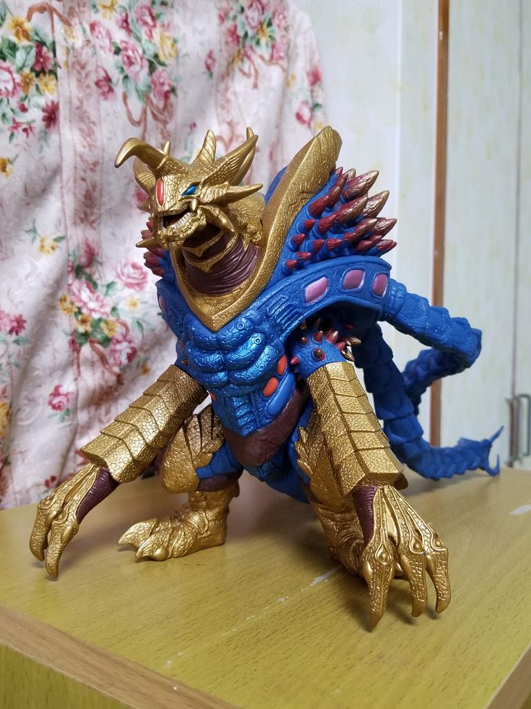 Uキラーザウルス＆メビウス＋ウルトラ6兄弟（バンダイ）ソフビ2体