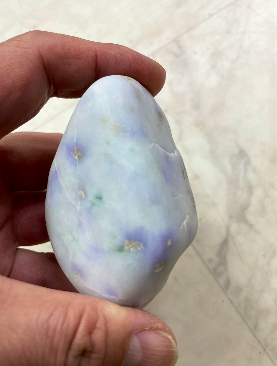 今日のヒスイは、 妖精🧚‍♀️ラベンダーです😁 最近、皆さんが拾われ