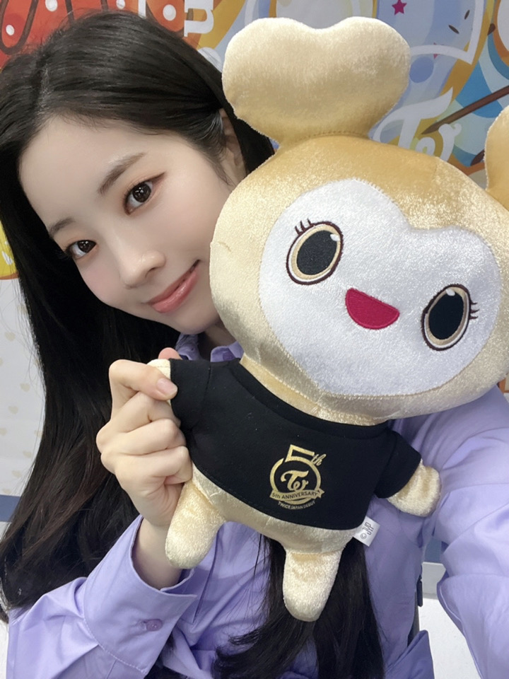 TWICE * 5周年記念限定ゴールドラブリー * プレミアムチケット付き