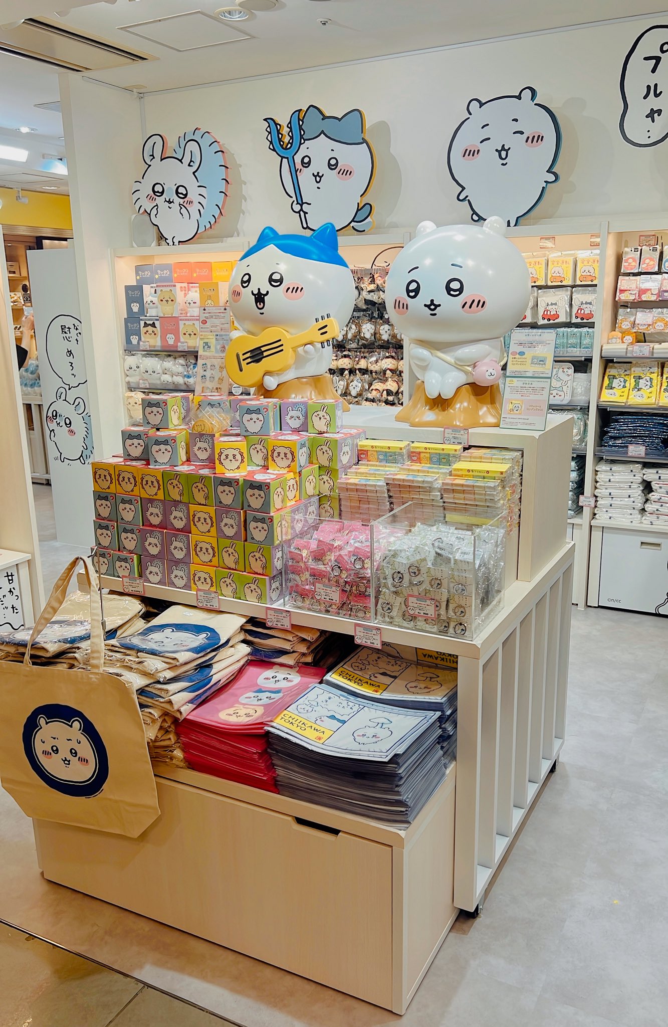 アニメグッズ80点以上まとめ売り ちいかわ 京アニ key など アニメグッズ80