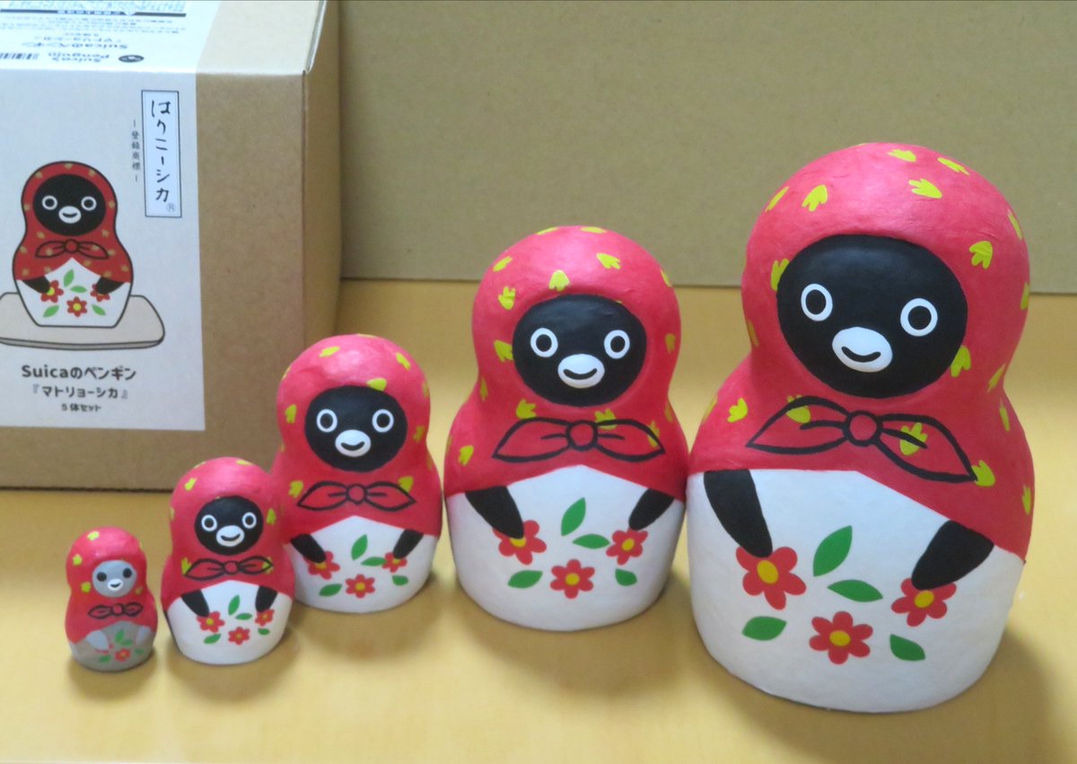 Suicaのペンギン はりこーシカ だるまとマトリョーシカお迎え 民芸品の