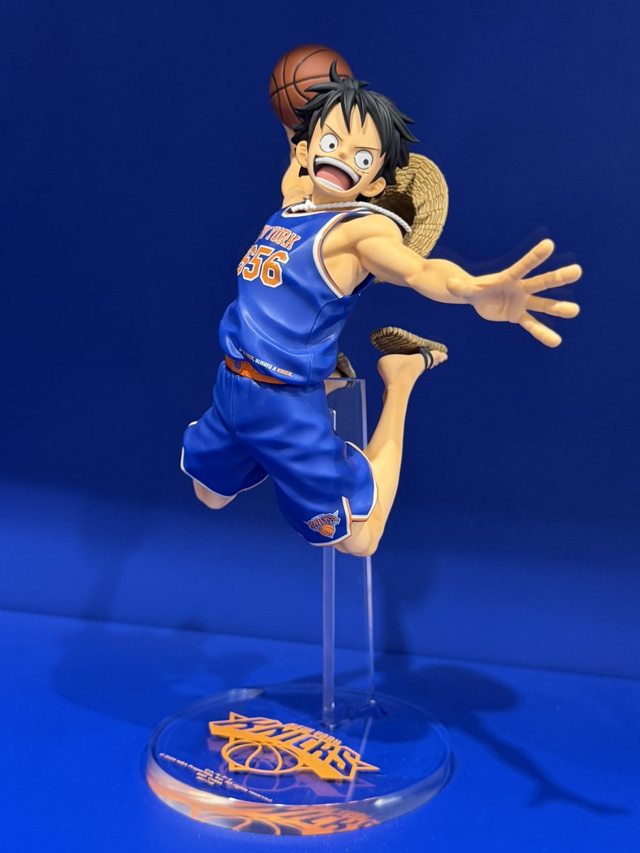 ONE PIECE BASE SHOPで展示されてる、ONE PIECE × NBA コラボルフィ