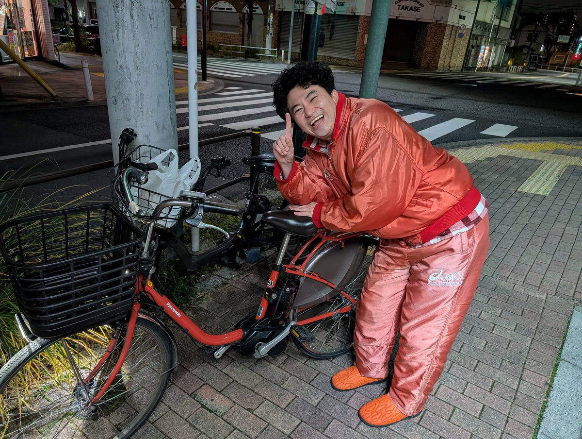 松戸ミッドナイト競輪、惨敗の帰り道。 派手な奴おるな〜と思ったら