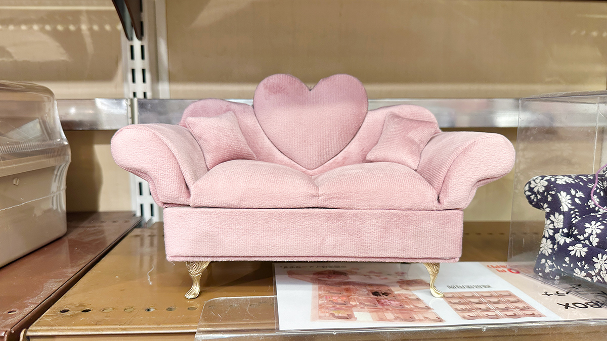 こちらのソファ型ジュエリーボックス めちゃくちゃ可愛い♡♡ 東京行っ