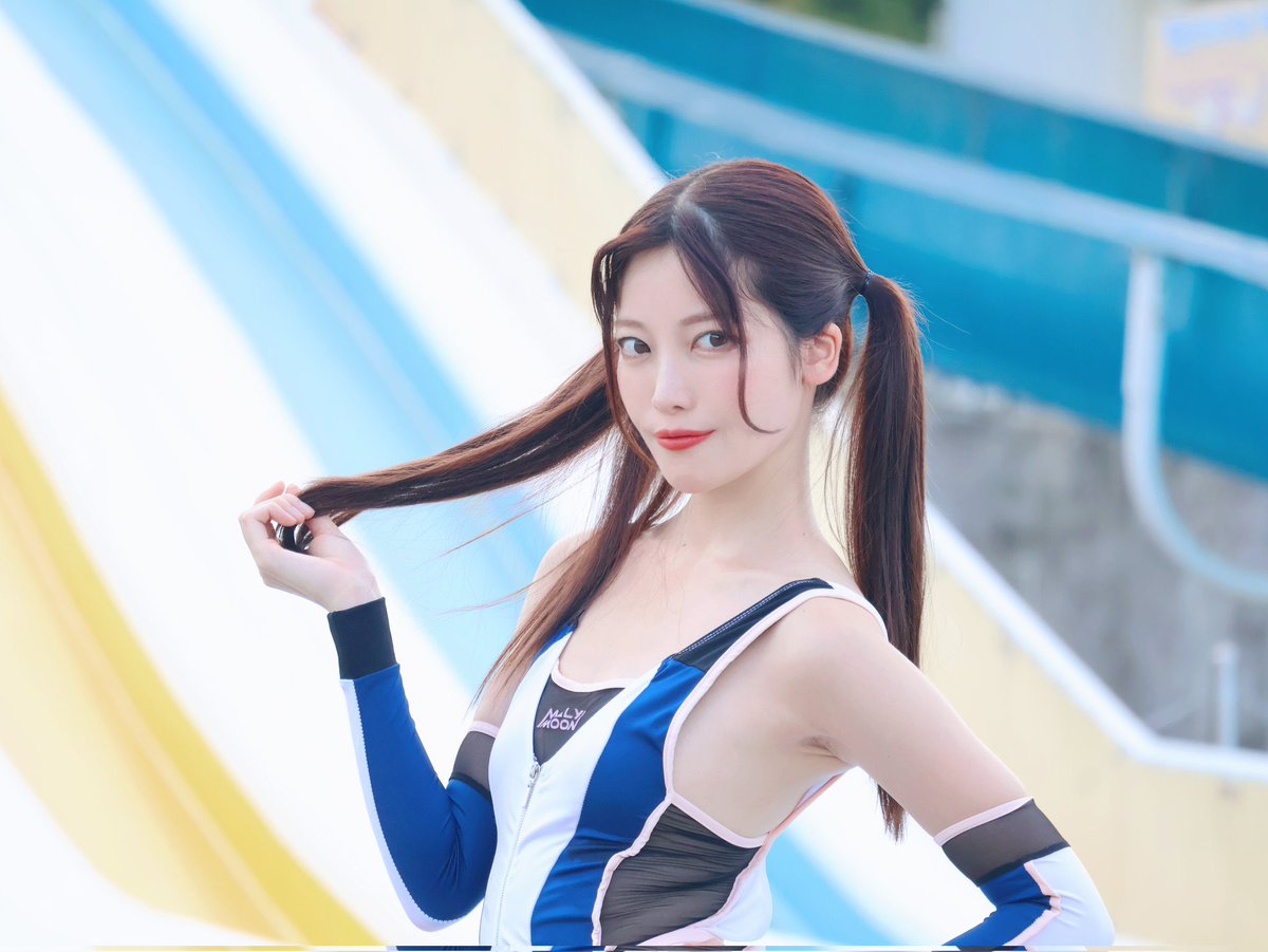 しょうこ】1/350 キングギドラ ＆ ハセガワ EVAR 赤城ありさ 傘は