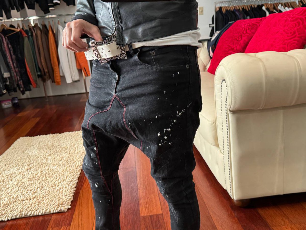 これはボクのお気に入りのペイントコーティングのサルエルジーンズ