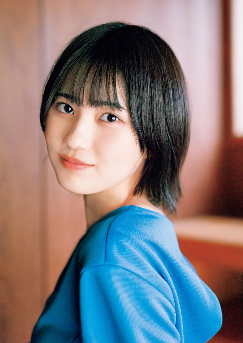 櫻坂46の18歳センター・的野美青、圧倒的存在感のグラビア披露 『週刊