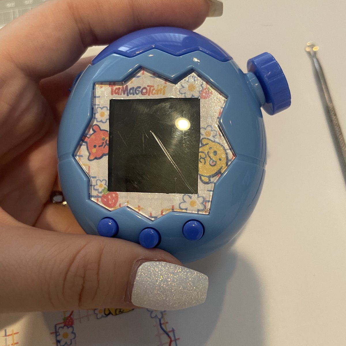 たまごっちパラダイスのスキンカスタムできて喜んでたら画面にクソデカ