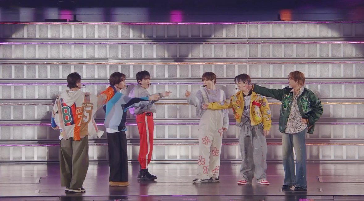 Travis Japan Tour 2025 VIIsual パーカー グッズ Travis Japan