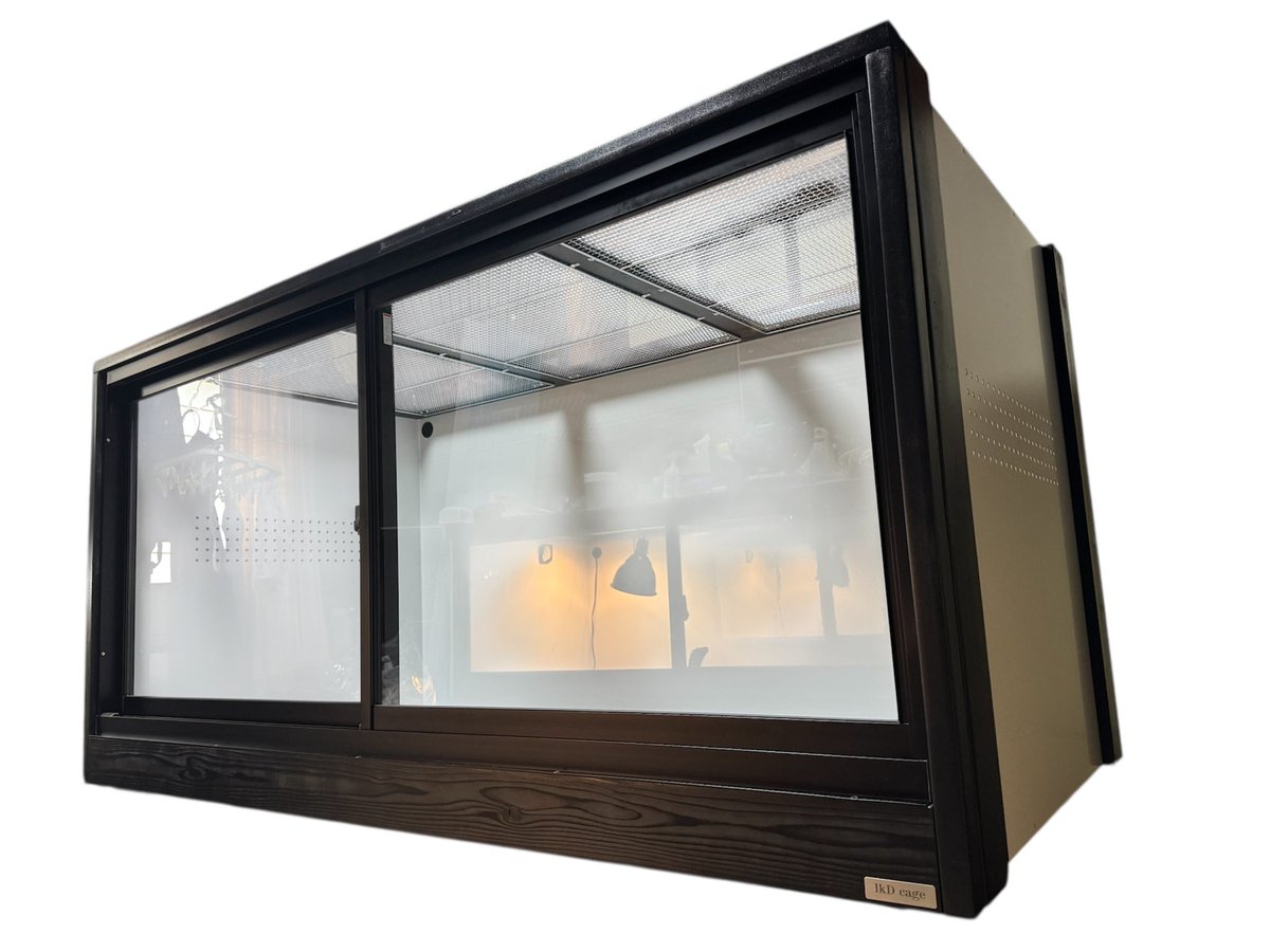 爬虫類ケージ1800×900×900 ・アルミサッシ仕様 ・木部ブラック塗装