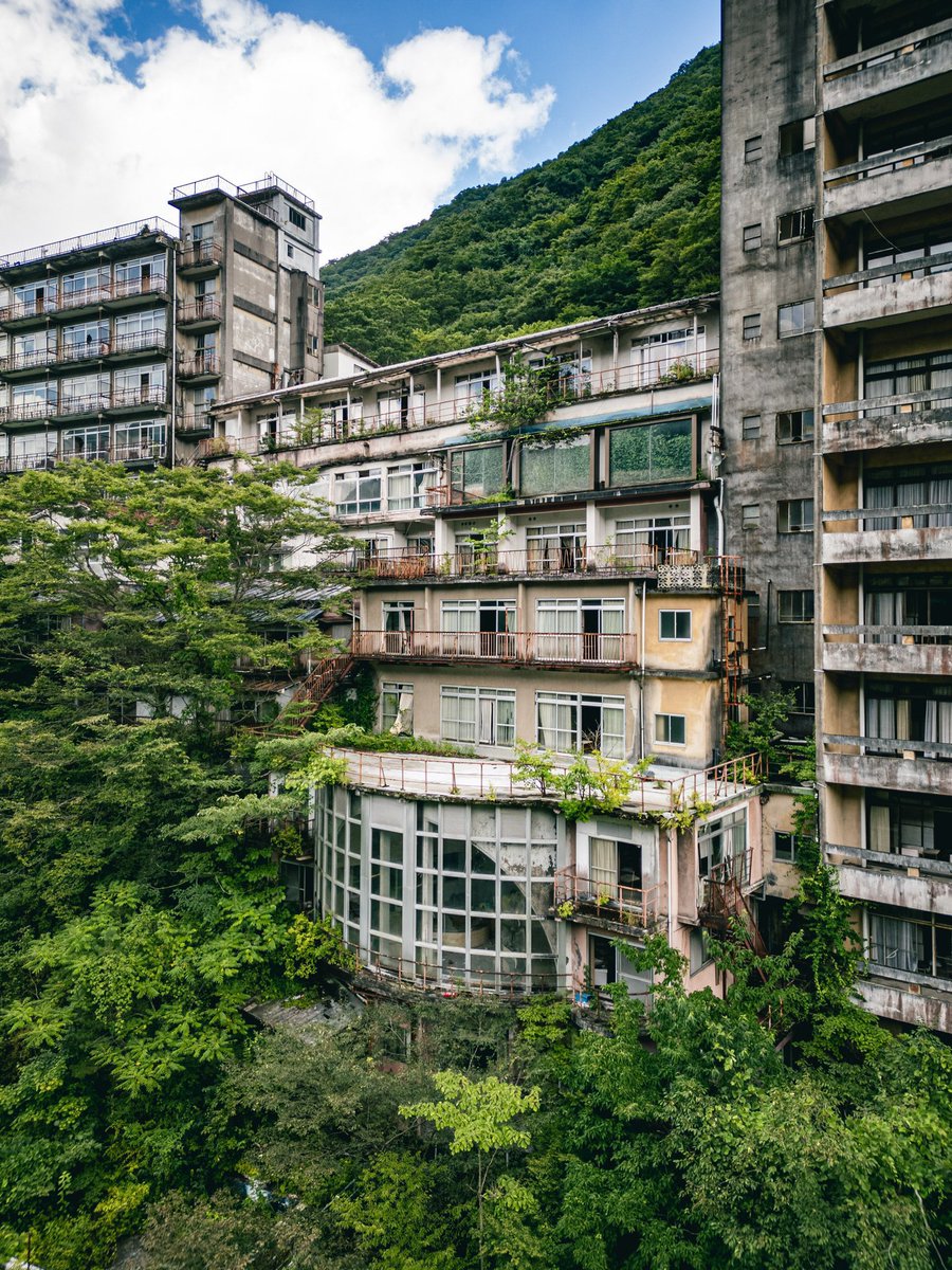 esowと川『廃屋』