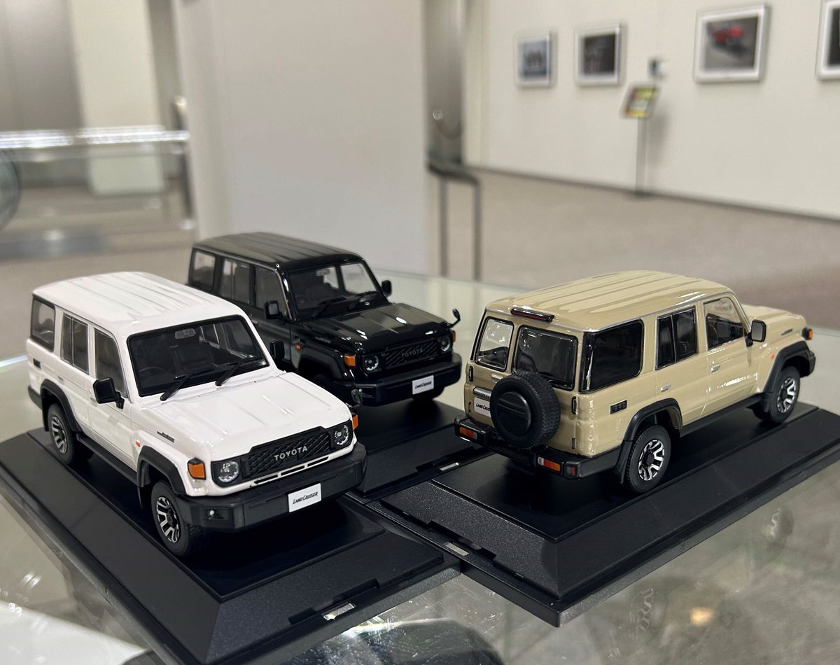トヨタ ランドクルーザー70 カラーサンプル ミニカー