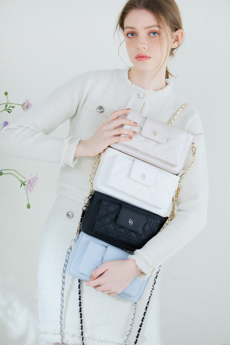 3/7(木)19:00発売】 ▫Quilting phone bag black / white / blue