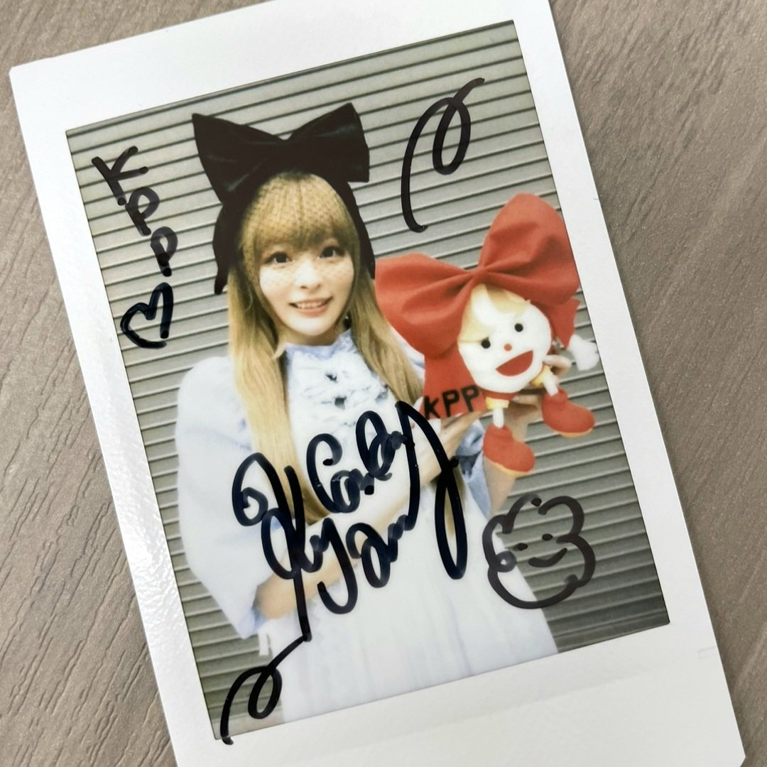 きゃりーぱみゅぱみゅ サイン入りポスター きゃりーぱみゅぱみゅ