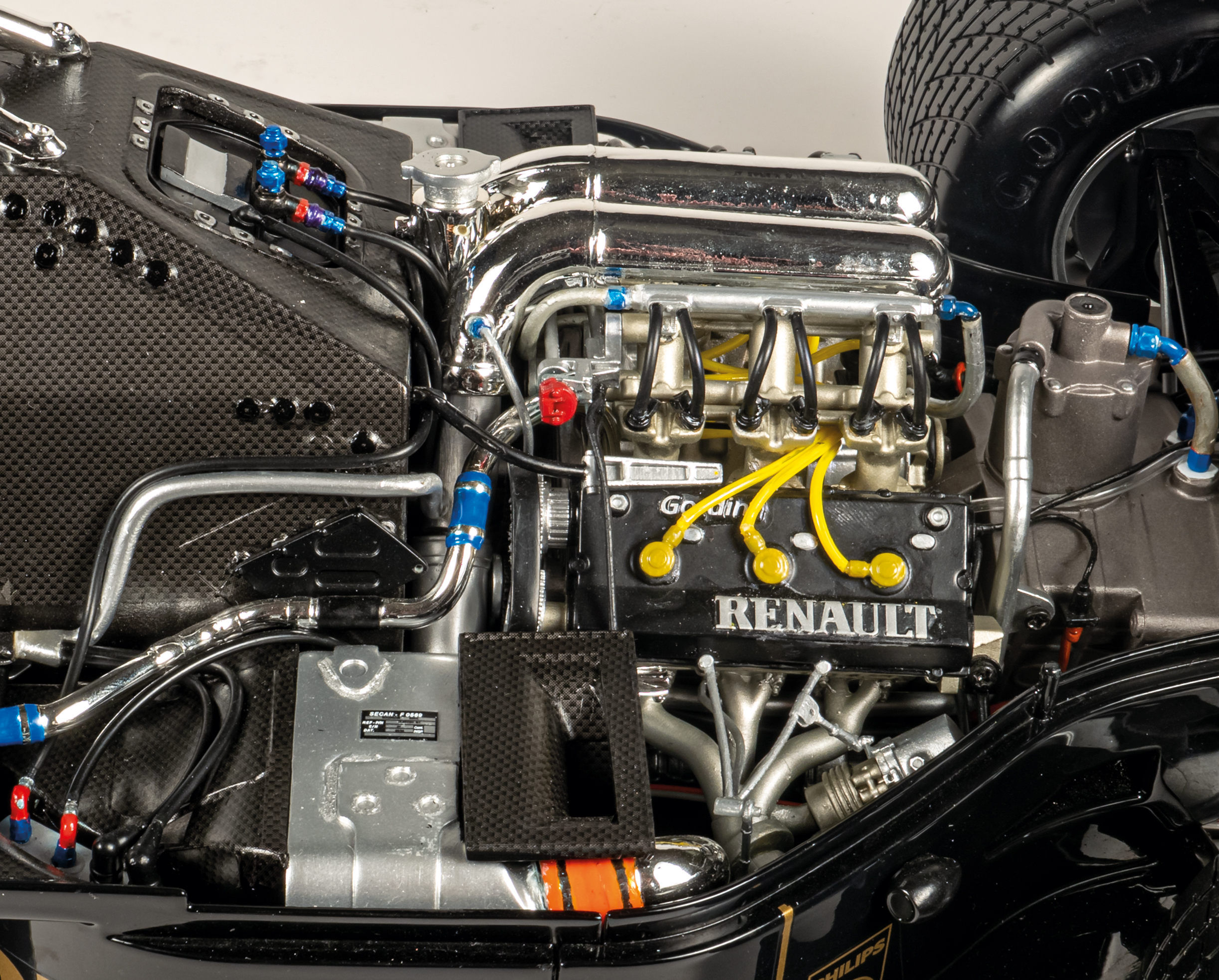 ロータス97-98位です、シャーシ付けます、(元はロータス99Tのカウルです)