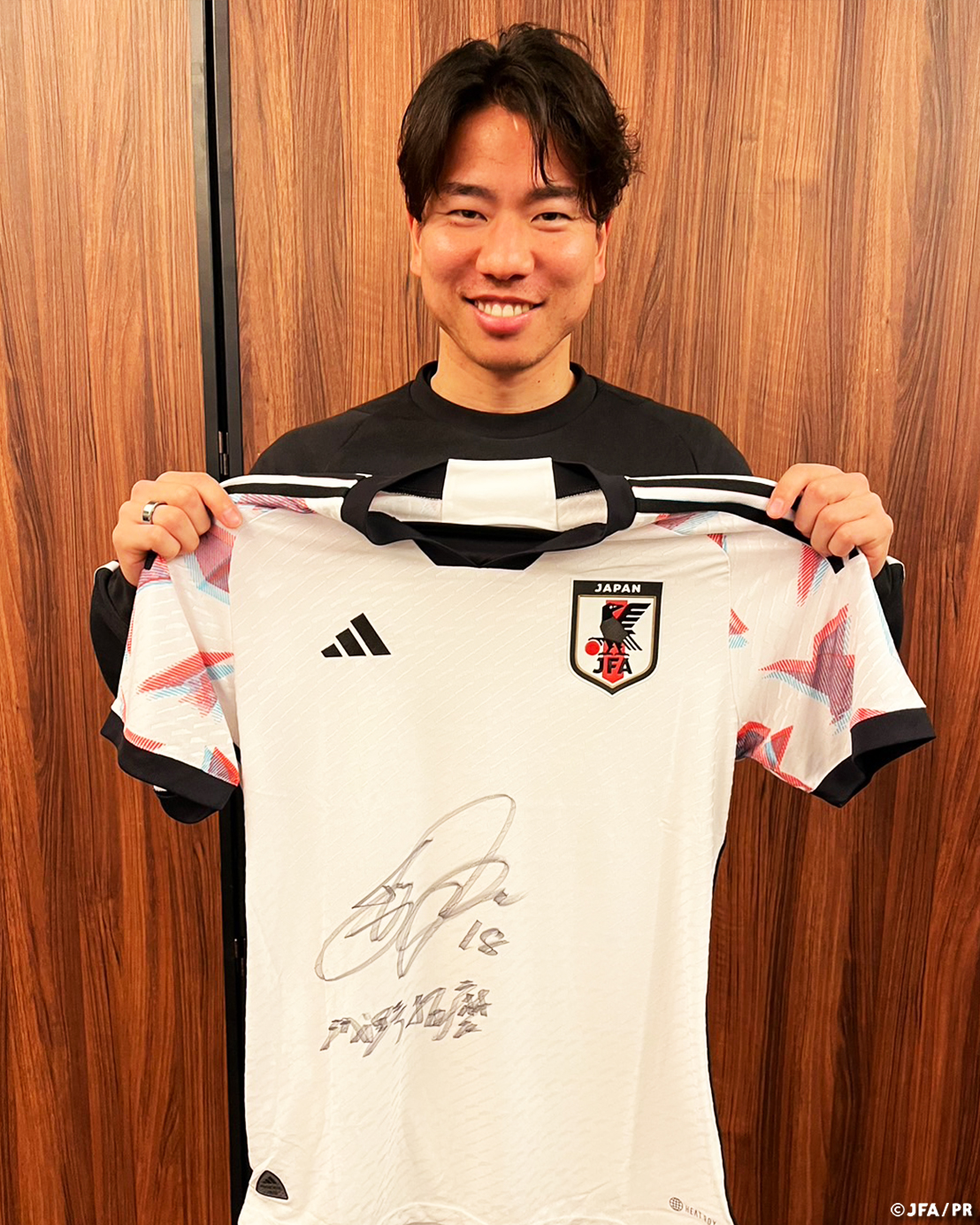 サッカー日本代表 浅野拓磨 直筆サイン入り ユニフォーム 証拠有り