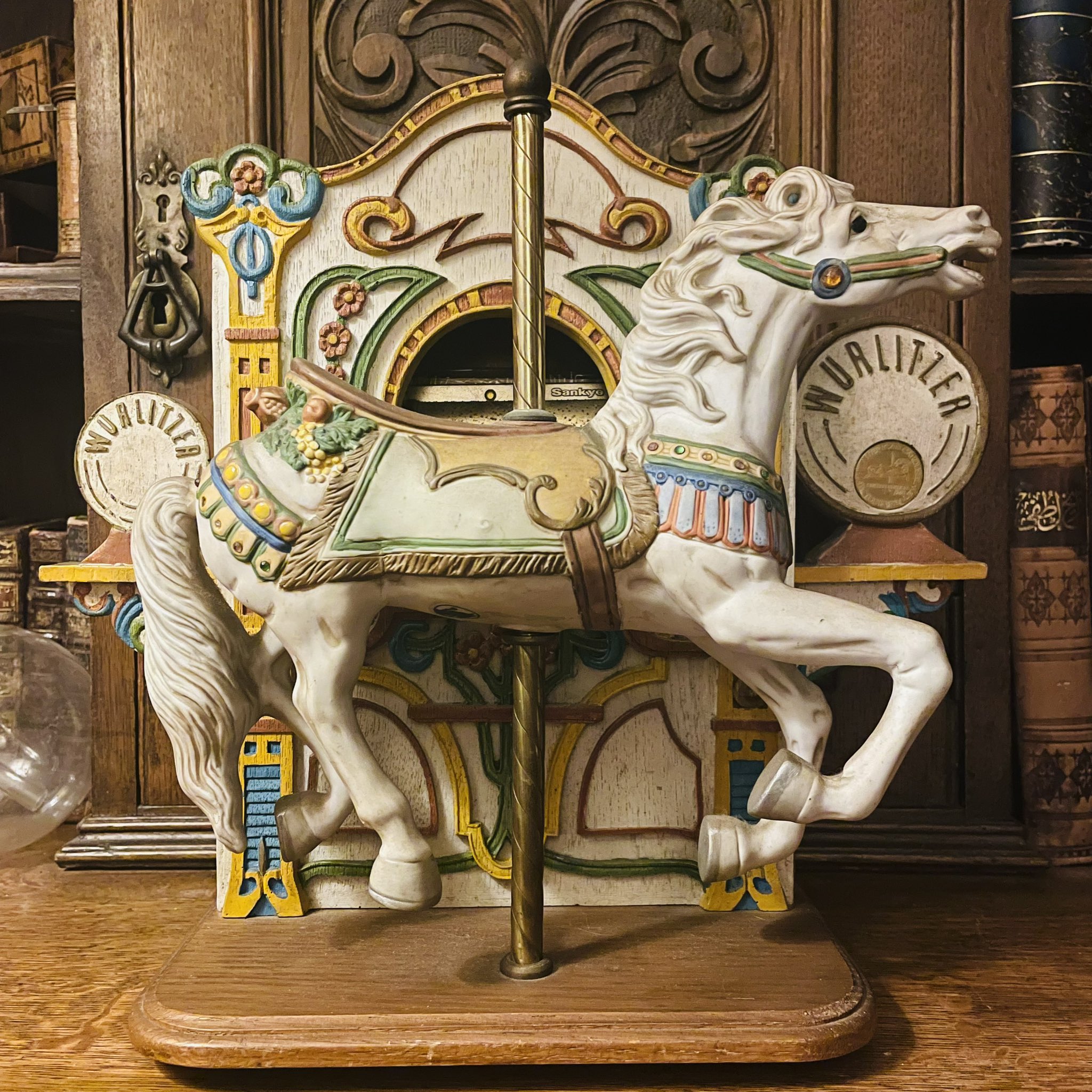 回転木馬のオルゴール付き置物(トビン.フレイ) 回転木馬のオルゴール