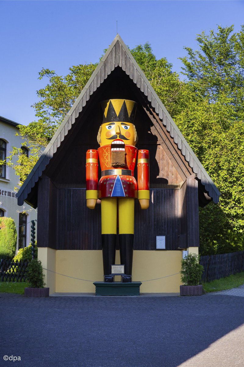 東ドイツ製 エルツ山地 アンティーク伝統的木製くるみ割り人形 28cm